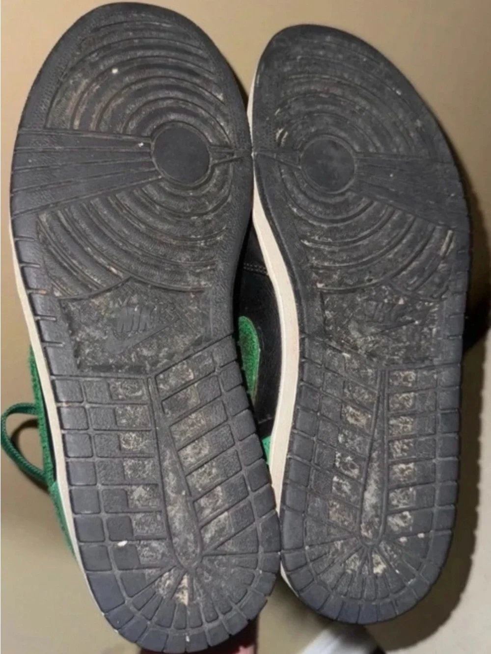 Nike Air Jordan 1 Mid Green Toe Pine Green Men’s Size 8 – 554724-067